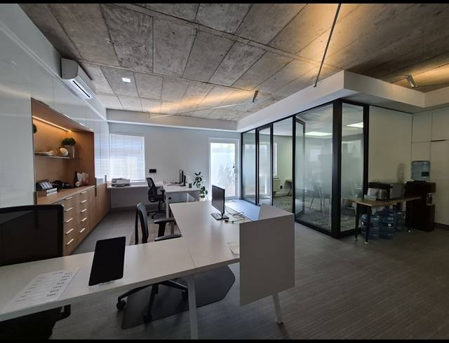 219M² OFFICE TO LET IN HYDE PARK